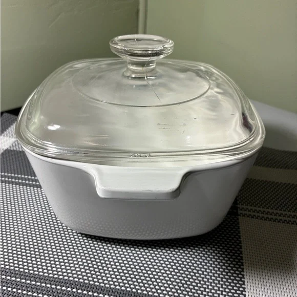 Vintage Corning Ware Cornflower" Casserole Baking Dish (1.75 quart) with lid - Picture 4 of 9